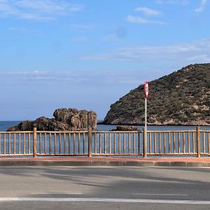 Refugio De Paco, Primera Linea